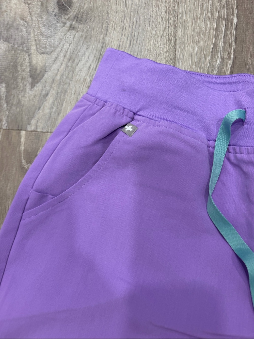 Figs Lavender Jogger Sweatpants with Teal Drawstring Small Short - Picture 2 of 5